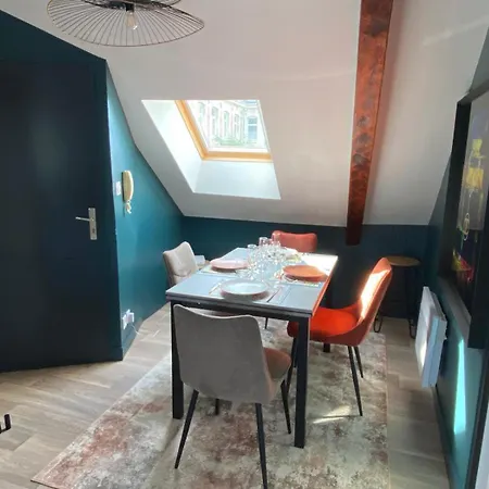 Le Roule Apartment *